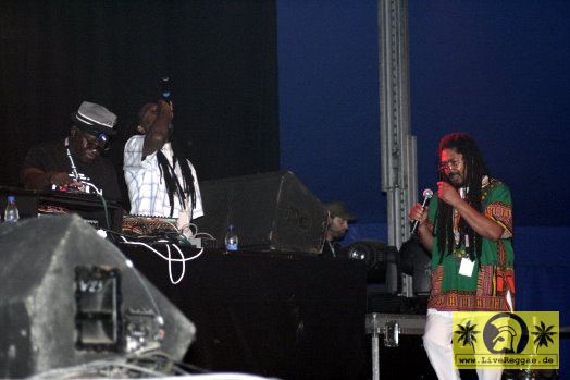 Papa Levy (UK) with Mad Professor - Dubshow - 11. Chiemsee Reggae Festival, Übersee - Tent Stage 21. August 2005 (13).jpg